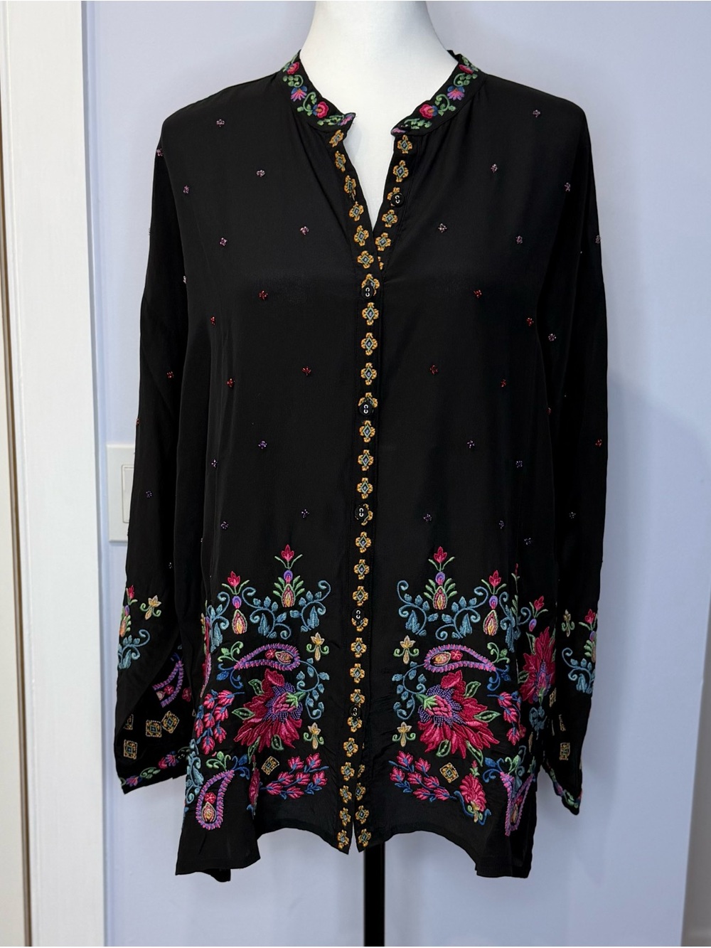 Johnny Was Audrey Mandarin Collar Shirt.  Black w/ embroidery, size M. NEW!